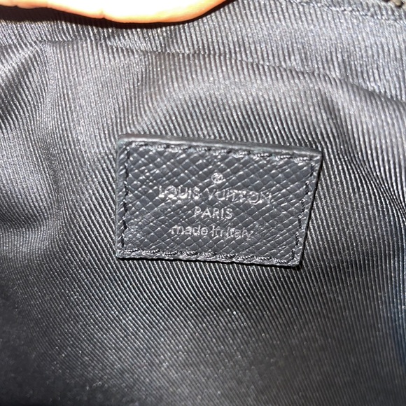 Pristine 100% Authentic Louis Vuitton Outdoor Bumbag in Noir - Picture 7 of 15